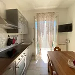 My Charming Flat - Sea Front View Lejlighed